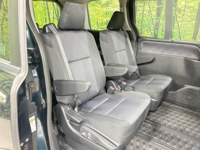 Toyota VOXY 2015-02 193408-8