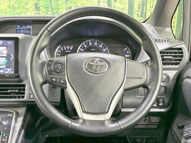 Toyota VOXY 2015-02 193408-11