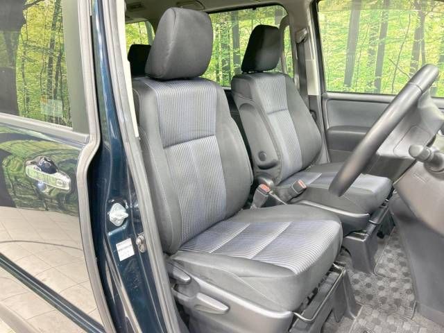 Toyota VOXY 2015-02 193408-7
