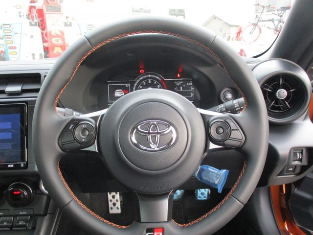 Toyota 86 2023-02 2235-8