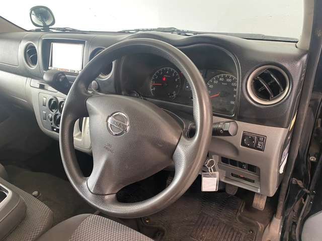 Nissan NV350 Caravan 2014-03 15458-19