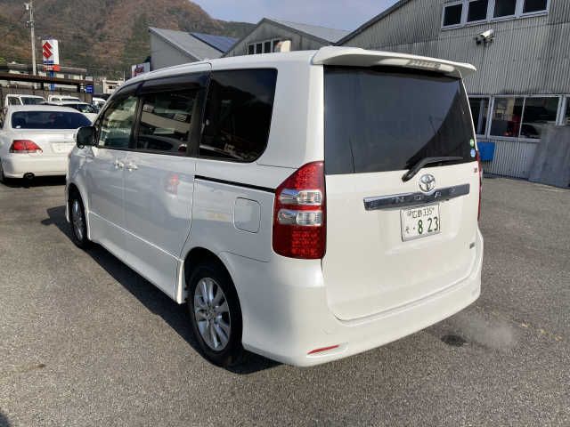 Toyota NOAH 2013-03 189639-2