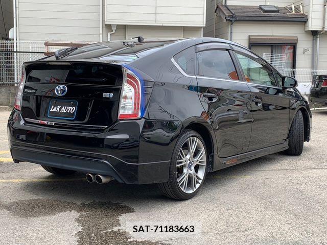 Toyota PRIUS 2013-02 282278-1
