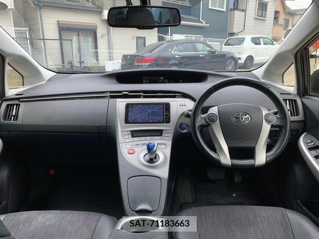 Toyota PRIUS 2013-02 282278-8
