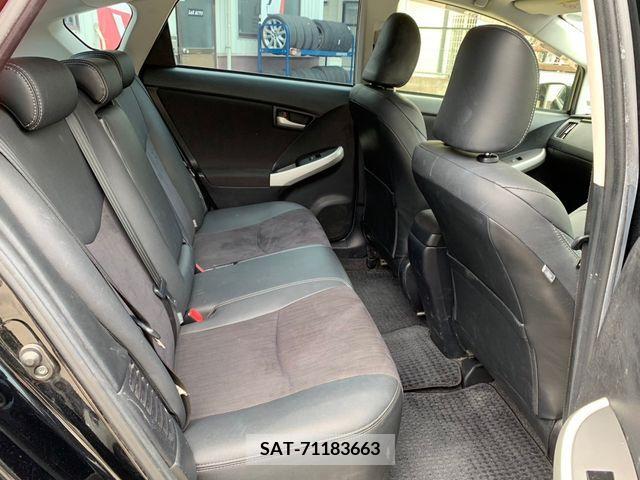 Toyota PRIUS 2013-02 282278-7