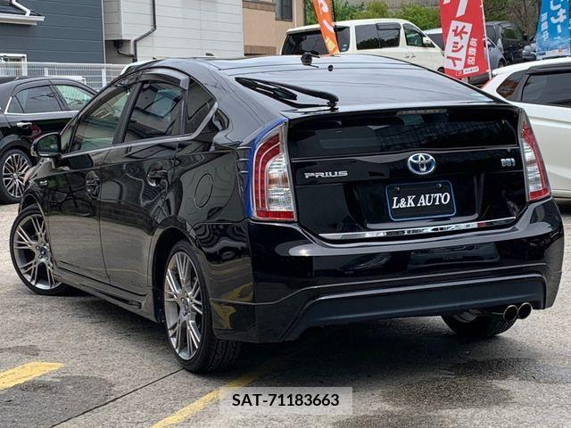 Toyota PRIUS 2013-02 282278-4