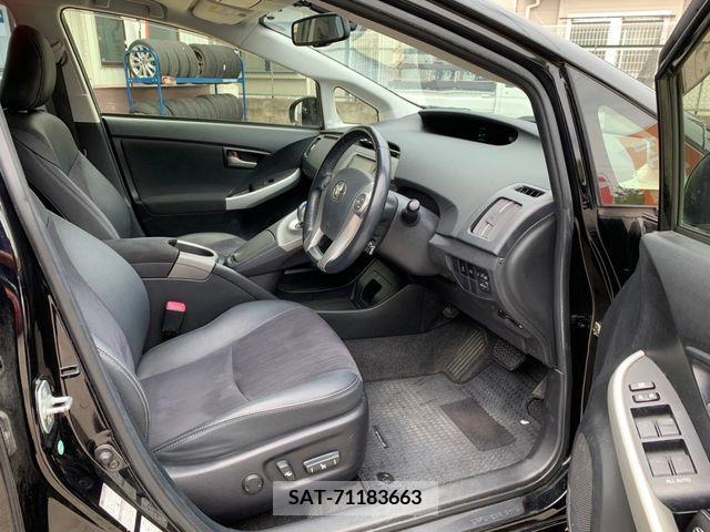 Toyota PRIUS 2013-02 282278-5