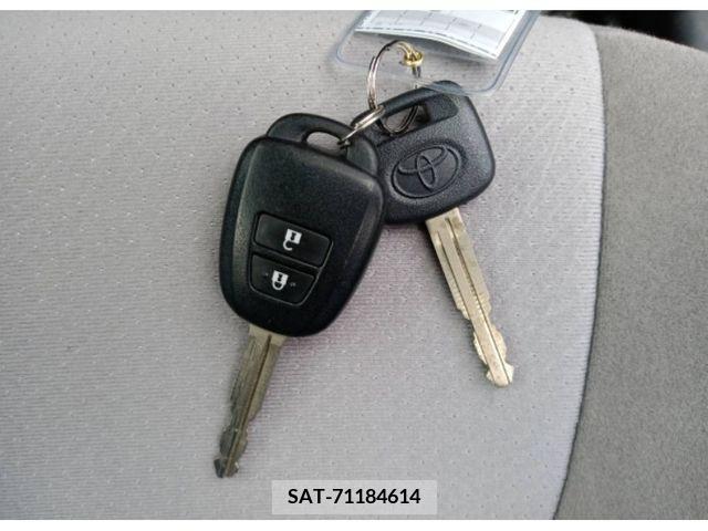Toyota COROLLA AXIO 2017-04 264587-7