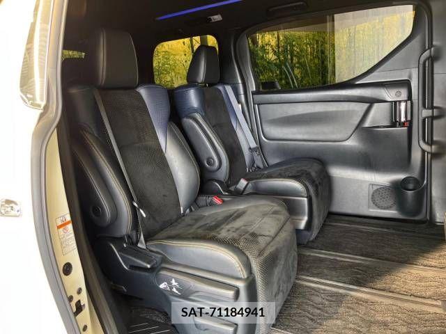 Toyota VELLFIRE 2017-06 332211-9