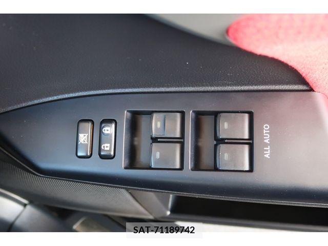 Lexus CT 2012-05 213706-12