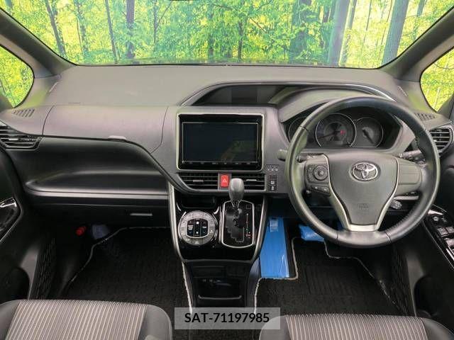 Toyota VOXY 2019-03 338425-1