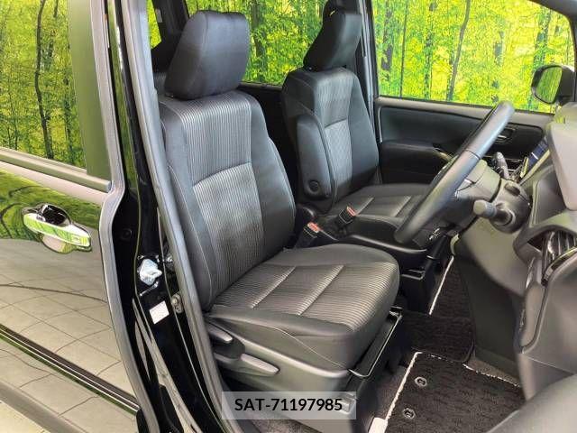 Toyota VOXY 2019-03 338425-8