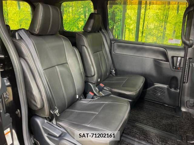 Toyota VOXY 2019-03 332531-9