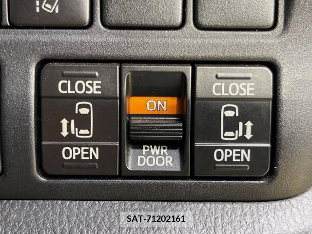 Toyota VOXY 2019-03 332531-7