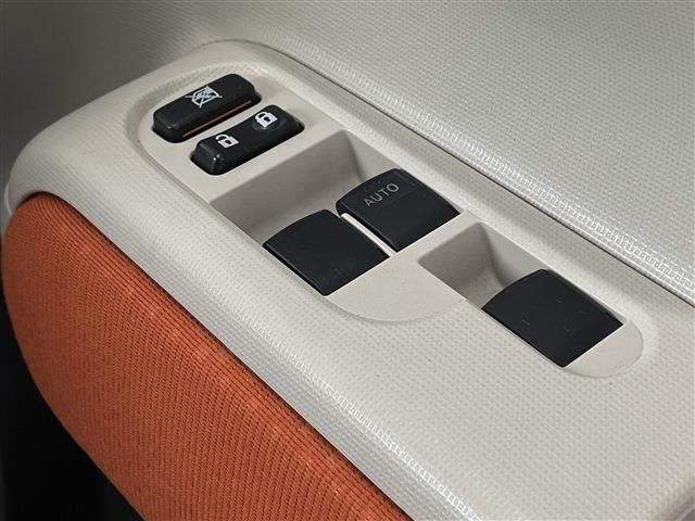 Toyota PORTE 2014-01 11742-29