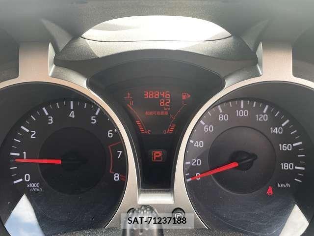 Nissan JUKE 2012-01 229579-3