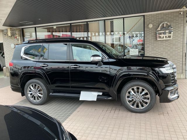 Toyota LAND CRUISER 2023-04 3660-4