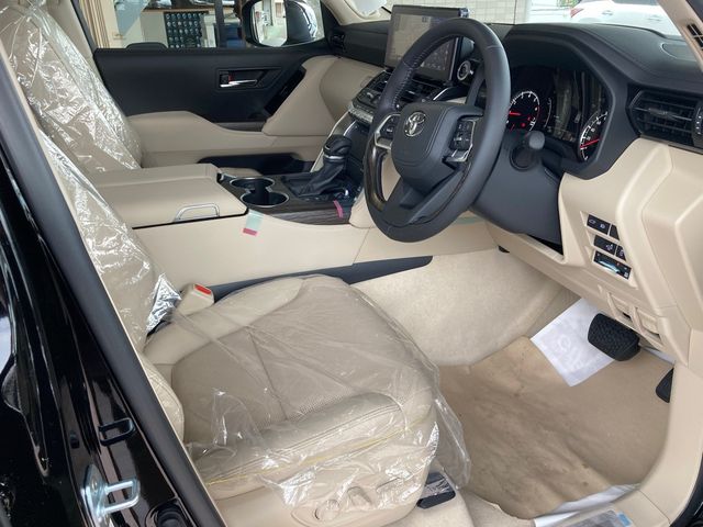 Toyota LAND CRUISER 2023-04 3660-11