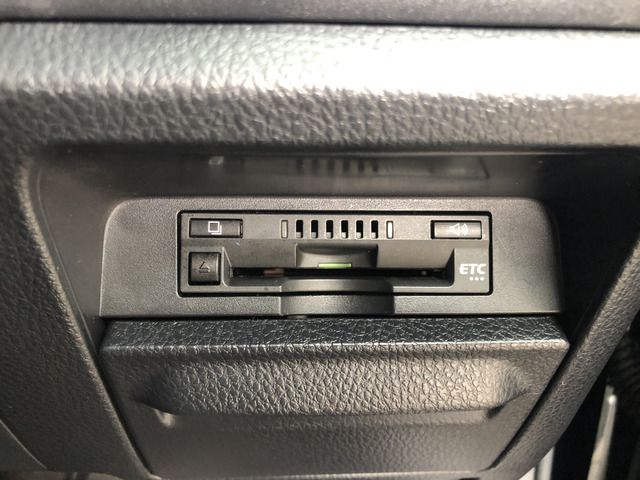 Toyota NOAH 2017-07 8198-5
