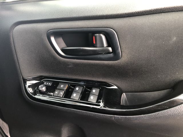 Toyota NOAH 2017-07 8198-11