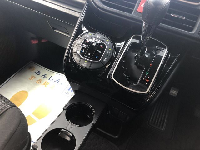 Toyota NOAH 2017-07 8198-10