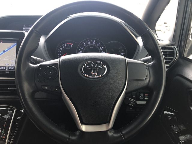 Toyota NOAH 2017-07 8198-9