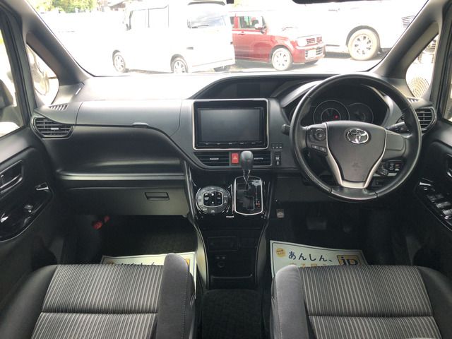 Toyota NOAH 2017-07 8198-2