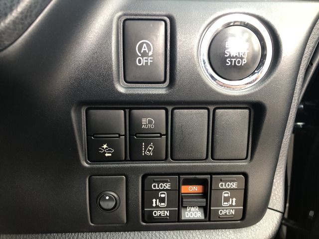 Toyota NOAH 2017-07 8198-8