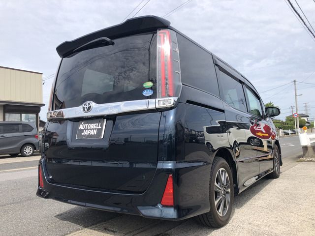 Toyota NOAH 2017-07 8198-1