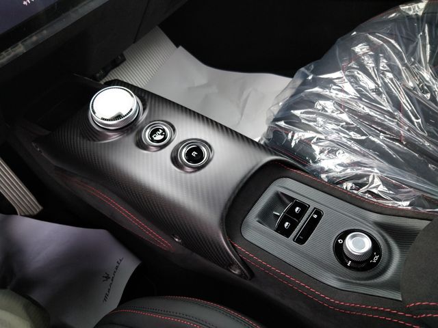 Maserati MC20 2023-06 11333-20