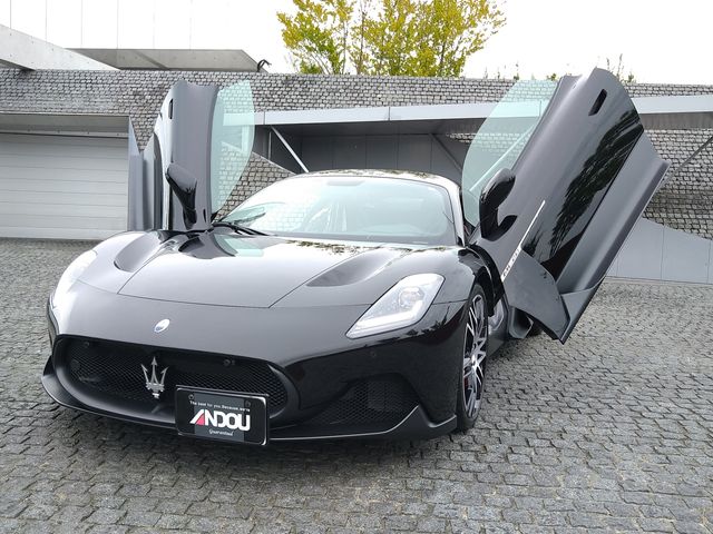 Maserati MC20 2023-06 11333-0