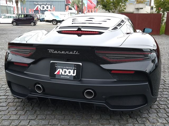Maserati MC20 2023-06 11333-7