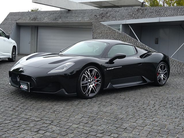 Maserati MC20 2023-06 11333-1