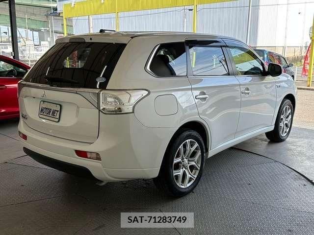 Mitsubishi OUTLANDER PHEV 2013-11 281117-12