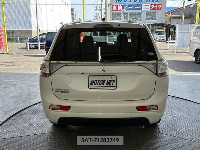 Mitsubishi OUTLANDER PHEV 2013-11 281117-11