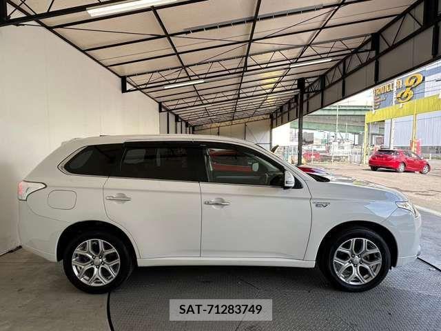 Mitsubishi OUTLANDER PHEV 2013-11 281117-6