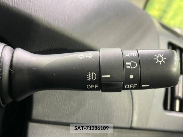 Toyota PRIUS 2013-08 237524-7