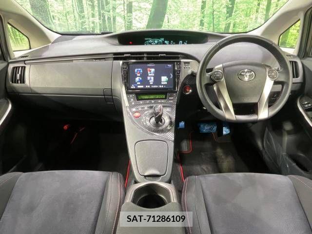 Toyota PRIUS 2013-08 237524-1
