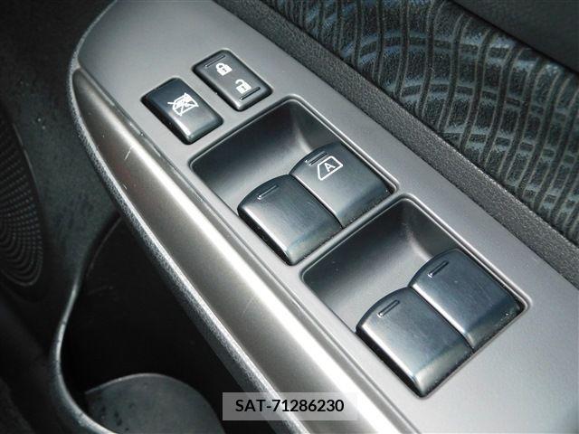 Nissan NOTE 2013-03 213535-25