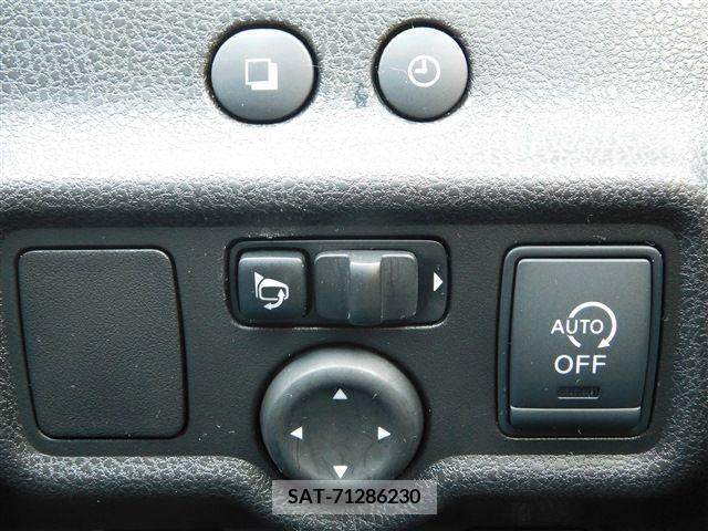 Nissan NOTE 2013-03 213535-26