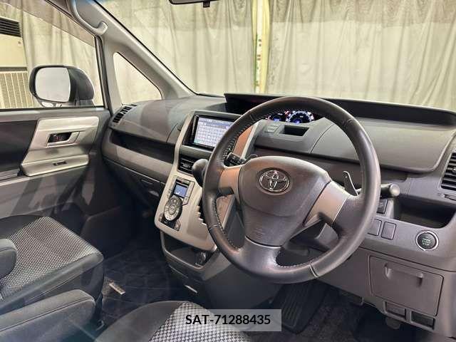 Toyota NOAH 2007-09 218418-11