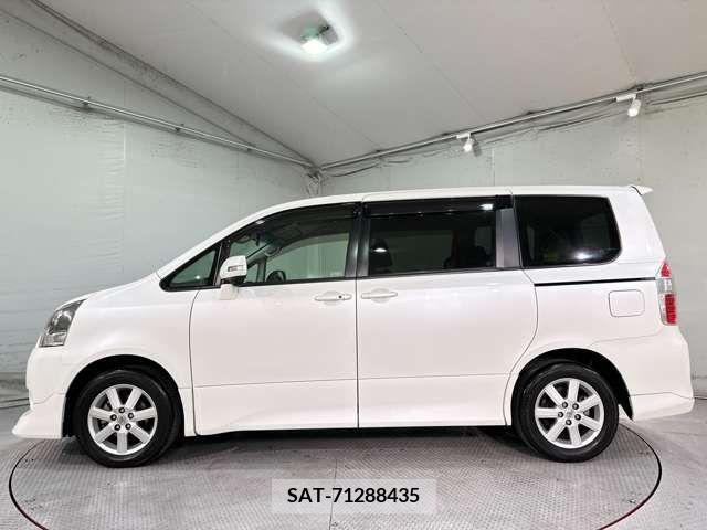 Toyota NOAH 2007-09 218418-10