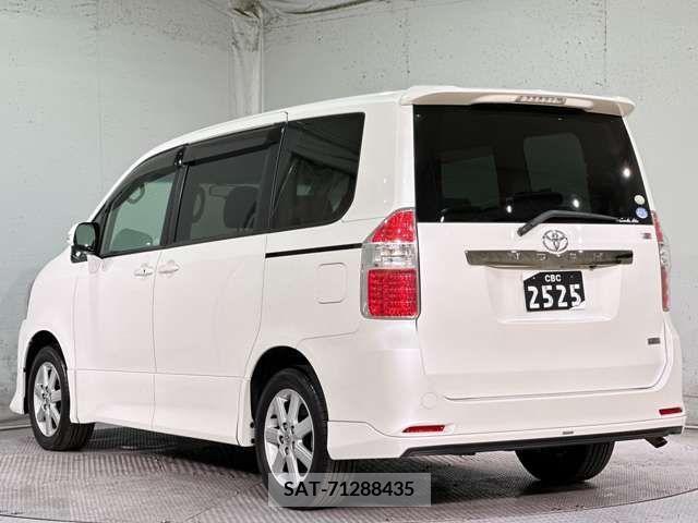Toyota NOAH 2007-09 218418-9