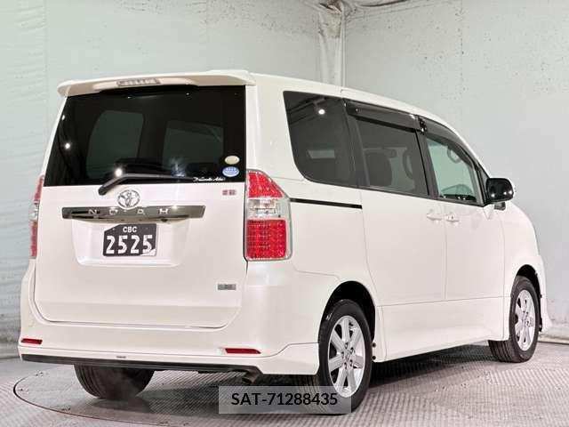 Toyota NOAH 2007-09 218418-7