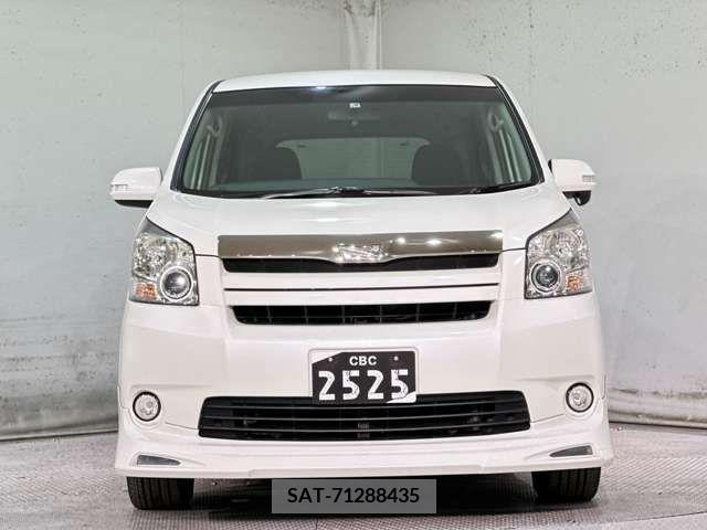 Toyota NOAH 2007-09 218418-5