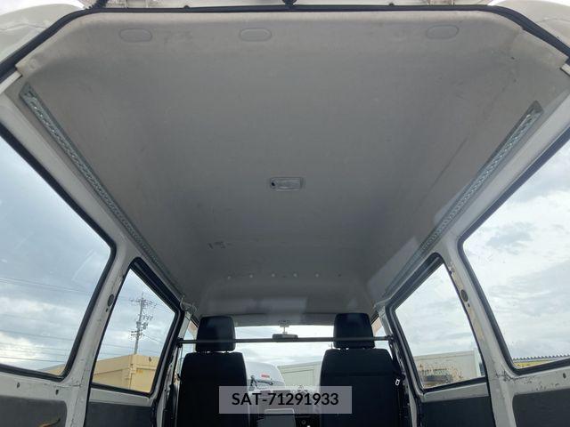 Mazda BONGO VAN 2017-03 372973-8