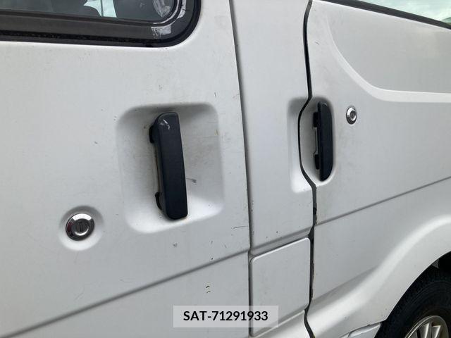 Mazda BONGO VAN 2017-03 372973-11