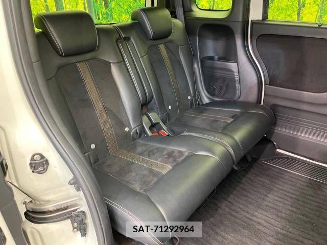 Honda N BOX CUSTOM 2018-01 243235-9