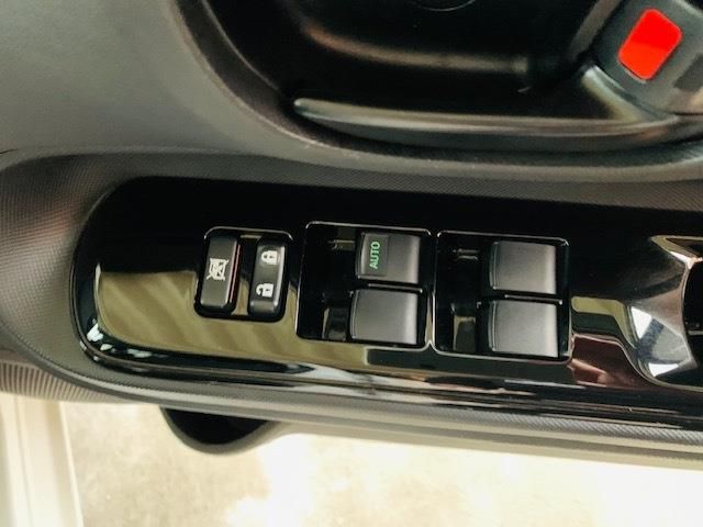 Toyota AQUA 2018-10 463-13