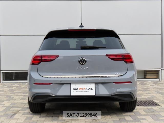 VolksWagen GOLF 2021-08 290318-6